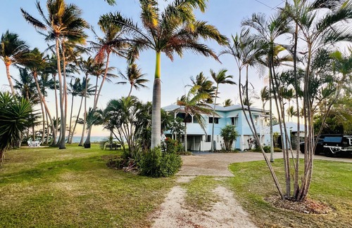 Bowen House | Bowen Beach House Absolute beachfront family holiday home
