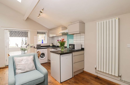 Norton Sub Hamdon Cottage | BOWER COACH HOUSE, character holiday cottage in Bower Hinton