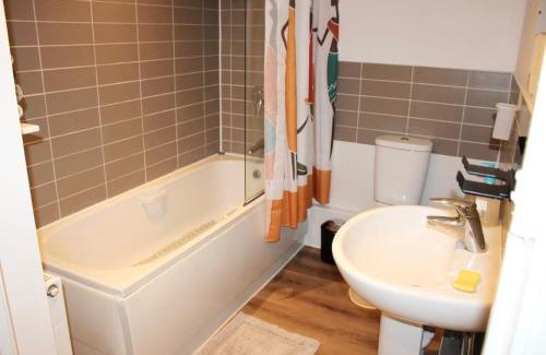Alibon Apartment | Bowery Apartment - 2 Bedrooms 1st floor