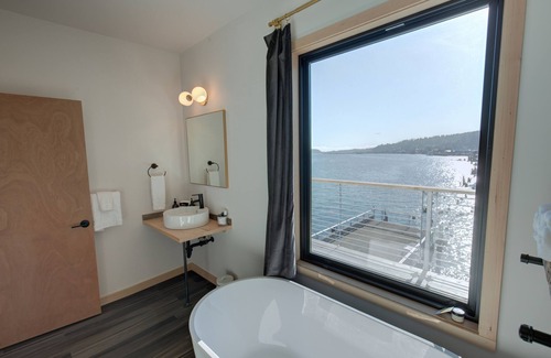 Astoria Hotel | Bowline Hotel