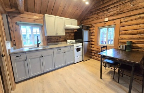 Bear Creek Cabin | Box Canyon Cabins