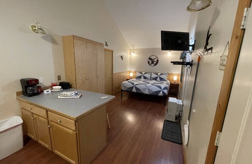 Bear Creek Cabin | Box Canyon "Eagle's Nest Cabin" - 1 bed, WIFI