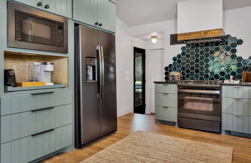 Fredericksburg House | Boxwoods | 3/2 | Pool, Cabana, Washer/Dryer