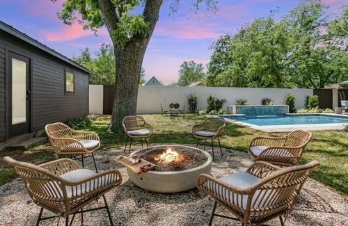 Fredericksburg House | Boxwoods | 3/2 | Pool, Cabana, Washer/Dryer