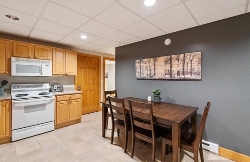 Boyne Falls Condo | Boyne Disciples Luxury Cabin. Prime location - Short walk to lifts. Sleeps 16