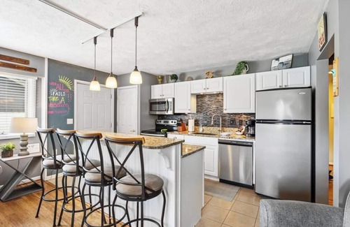 Boyne Falls Condo | Boyne Mountain Year Round Lodge sleeping 11