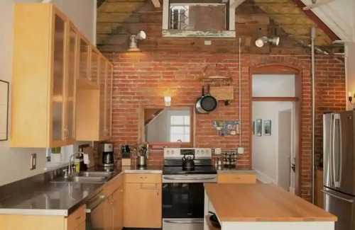Downtown Bozeman House | Bozeman Experience-Walk downtown