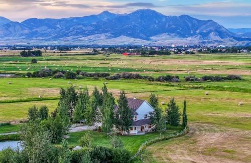 Bozeman House | Bozeman Farmstead - Country Side Stay & Mtn Views