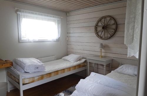 Norsholm Bed & Breakfast | Brådtom Slusscafé & Stugor