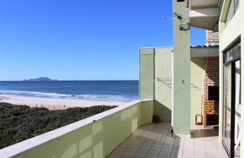 Ingleses Norte Apartment | PENTHOUSE APARTMENT WITH SEA VIEW AND FEET IN THE SAND, excellent location, prime area