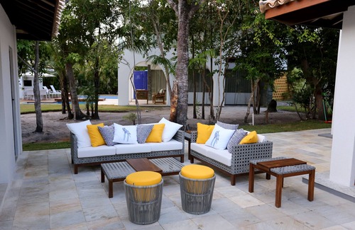 Sauipe House | Luxury home with pool and large green outdoor area in Costa do Sauipe