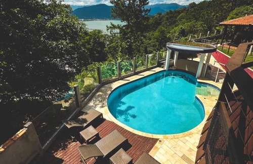 Tenorio House | Cinematic house overlooking Itagua beach, Ubatuba