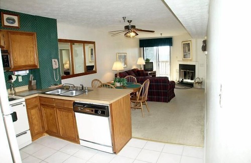 Davis Condo | BR248-Pool! Close to all ski areas and Canaan Valley Attractions!