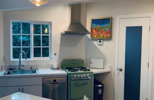 Westchester Apartment | Brand new casita w/all amenities of a lg home incldg salt water pool & jacuzzi!