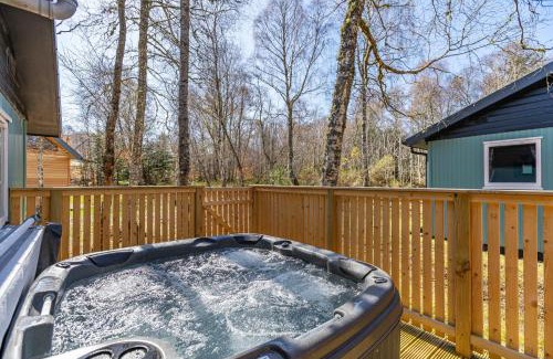 East Lewiston House | Bracken Lodge 5 with Hot Tub