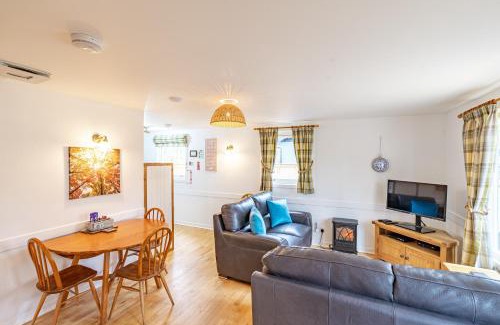 East Lewiston House | Bracken Lodge 5 with Hot Tub