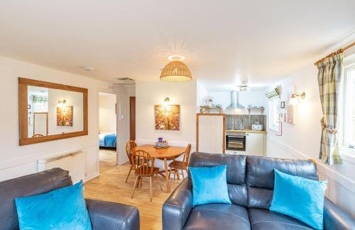 East Lewiston House | Bracken Lodge 5 with Hot Tub