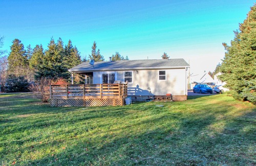 Brackley Beach Cottage | Brackley Beach retreat- 2 min from the beach Open windows 2 feel an ocean breeze