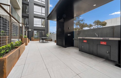 Braddon Apartment | Braddon Studio: Parking & BBQ