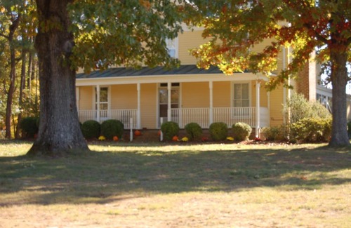 Nathalie Bed & Breakfast | Bradley House Bed and Breakfast