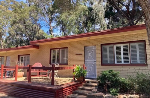 Halls Gap Cabin | Bradshaw House Self contained cabin 7