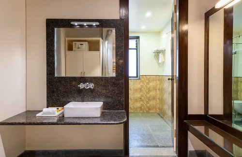 Lake Swaroop Sagar Hotel | Brahma Niwas - Best Lake View Hotel in Udaipur