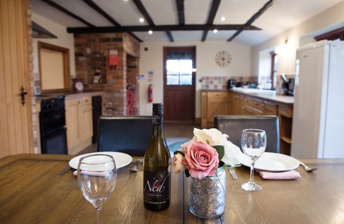 Little Malvern Cottage | BRAMBLES COTTAGE, pet friendly, character holiday cottage in Malvern