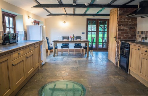 Little Malvern Cottage | BRAMBLES COTTAGE, pet friendly, character holiday cottage in Malvern