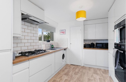 Hillingdon House | Brambles House West Drayton 3 Bedroom House