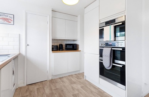 Hillingdon House | Brambles House West Drayton 3 Bedroom House