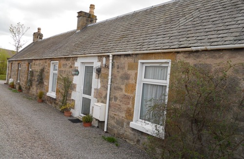Forres Cottage | "Bramley Cottage" Self catering 1 bedroom - near town centre