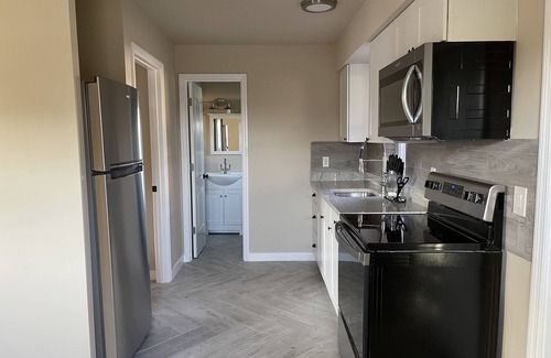 East Naples Apartment | Brand new 1 bedroom unit in heart of Naples near shopping plaza