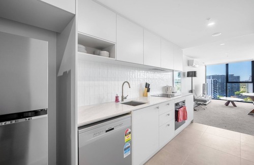 Phillip Apartment | Brand New 1BDR Apartment NEXT to Woden Westfield