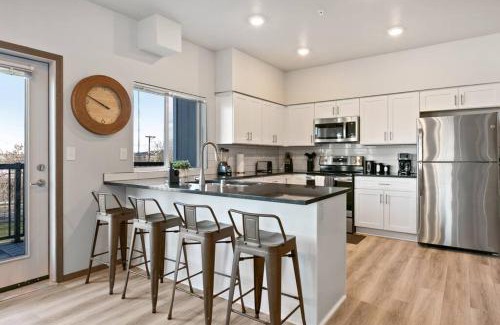 South Perry District Apartment | Brand New 2 Bd 2 Bth Near DT and Perry District