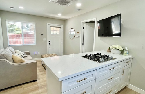 South Redlands Apartment | BRAND NEW 2-bdrm Guesthouse with WiFi, AC in marvelous Redlands