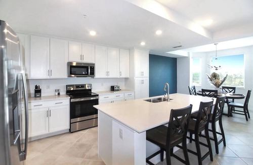 Venice Condo | Brand new 2-bedroom condo located on golf course with resort style amenities