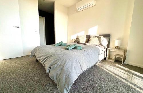 Dickson Apartment | Brand New 2B2B Apt (City, Chinatown, free Parking)
