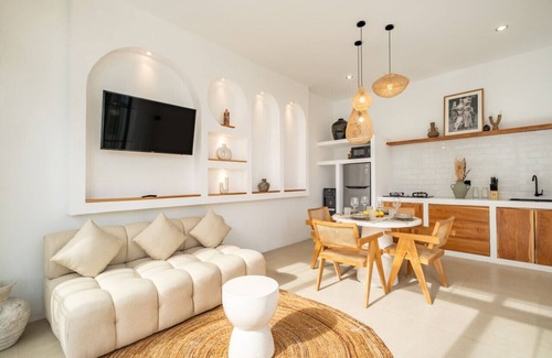 Munggu Villa | Brand New 2BR Villa w/Rice Field Views in Pererenan