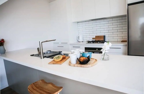 Wendouree House | BRAND NEW 3 b/r townhouse 1 block to lake