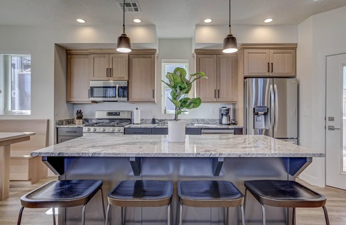 St. George House | Brand New | 3 Bed | lazy river | pool | minigolf | Q