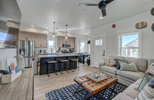 St. George House | Brand New | 3 Bedroom | Lazy River and Mini Golf | Cottage | SC