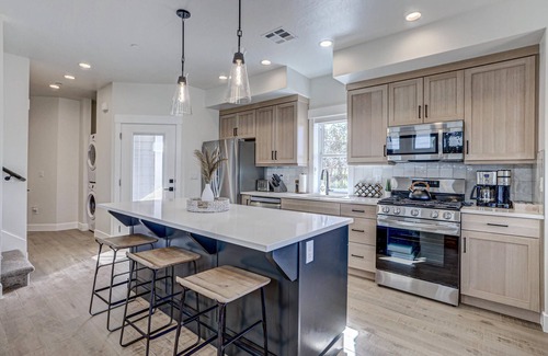St. George House | Brand New | 3 Bedroom | Lazy River and Mini Golf | Cottage | SC