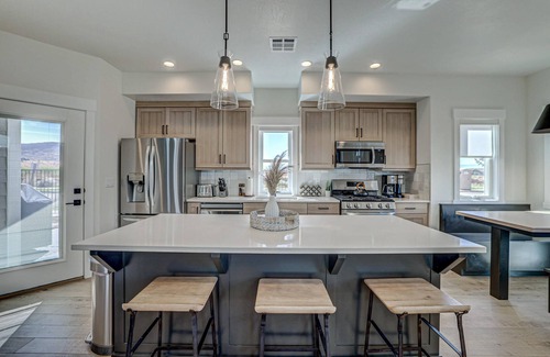 St. George House | Brand New | 3 Bedroom | Lazy River and Mini Golf | Cottage | SC