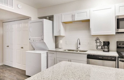 Sugar Creek Apartment | Brand New 3 min to Noda+Free Parking+Self Check In