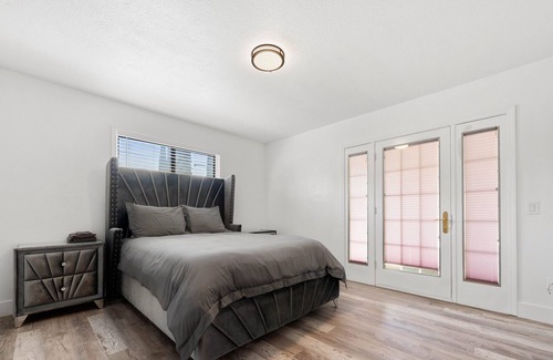 Carmichael House | Brand New 3BD/2BA Near the River Perfect Getaway!