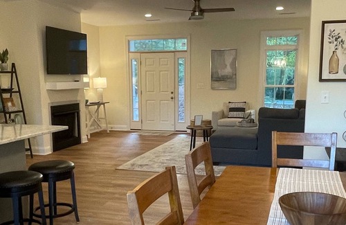 Lynchburg House | Brand New 4 Bedroom House, Pet Friendly, Huge Open Private Yard and Hot tub