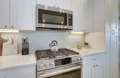 Indian Rocks Beach House | Brand NEW 4 Bedroom Beach House. 45 second easy walk to the beach. Sleeps 10