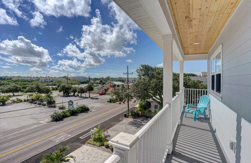 Indian Rocks Beach House | Brand NEW 4 Bedroom Beach House. 45 second easy walk to the beach. Sleeps 10