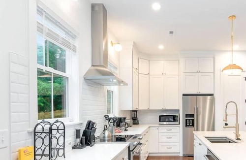 Enderly Park House | Brand New!-4Bd-3 Min to Uptown-City Views!