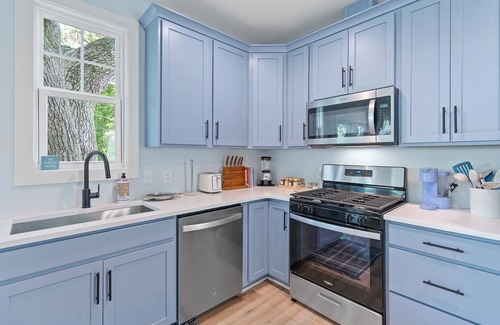 Tranquil Harbour House | Brand New 4BR 2.5BA House, Walk to Beach, Shops and Dining, Sleeps 8